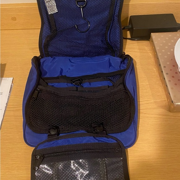 LL Bean Hanging Toiletry Bag - Picture 7 of 7